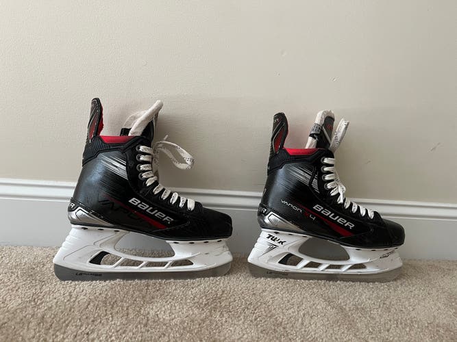 2023 Bauer Vapor X4 Hockey Skates Extra Wide Width 6.5 (Used)