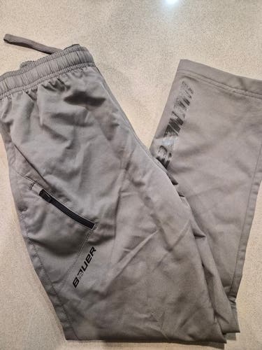 Bauer (Used) Gray youth Medium training pant for skating
