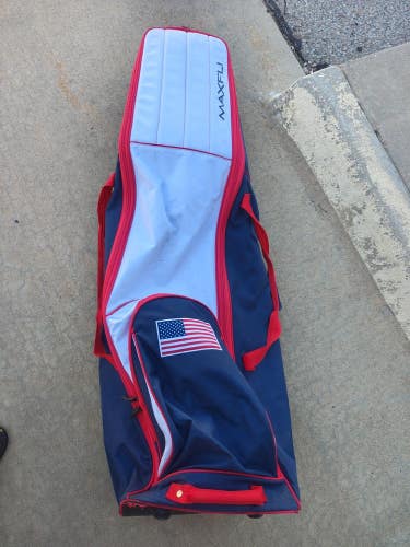 Maxfli Pro USA Flag Red/White/Blue Soft Travel Bag with Wheels