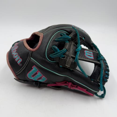 Wilson A2000 SC86 11.5 Infield Baseball Glove