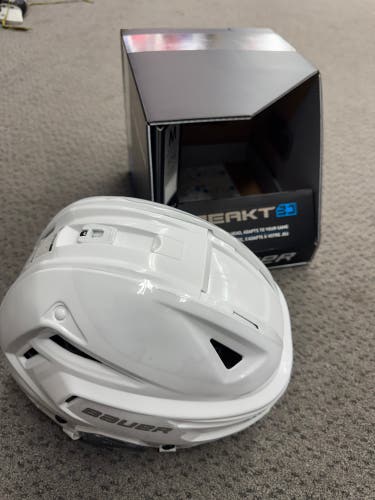 Medium Bauer RE-AKT 3D Helmet (New) White