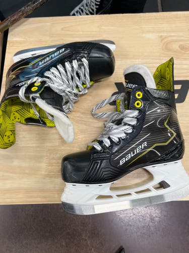 Black/Yellow Bauer Supreme M30 Hockey Skates Extra Wide Width Size 5 (Used)