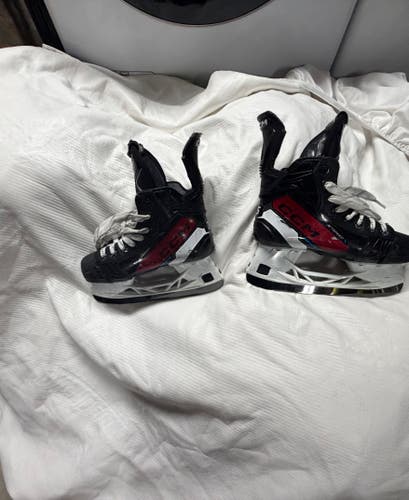 CCM JetSpeed FT680 Hockey Skates Regular Width Size 1 (Used)