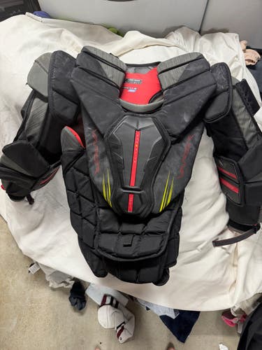 Large Bauer Vapor Hyperlite 2 Goalie Chest Protector (Used)