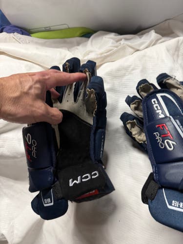 CCM JetSpeed FT6 Pro Gloves 14" (Used)