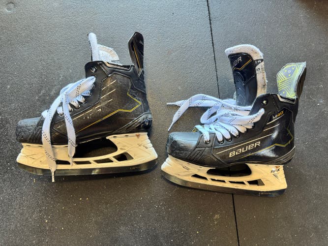 2024 Bauer Supreme M40 Hockey Skates 5 (Used)