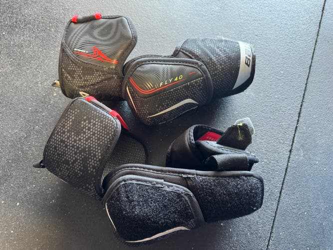 Intermediate Medium Bauer Vapor Fly40 Elbow Pads (Used)