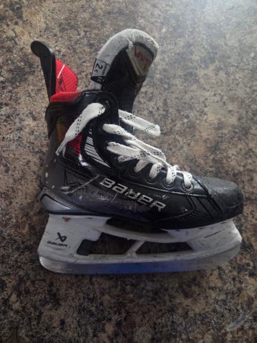 Black 2023 Bauer Vapor X5 Pro Hockey Skates Extra Wide Width Size 2.5 (Used)