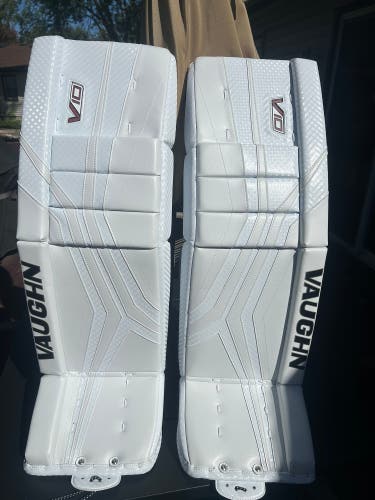 34" Vaughn V10 Goalie Leg Pads Pro Senior (New)