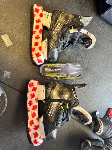 2024 Bauer Supreme M40 Hockey Skates Extra Wide Width Size 1.5 (Used)