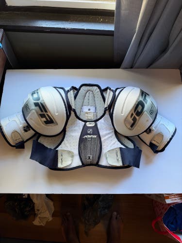 Men's Small / Medium Senior Jofa Shoulder Pads (Used)