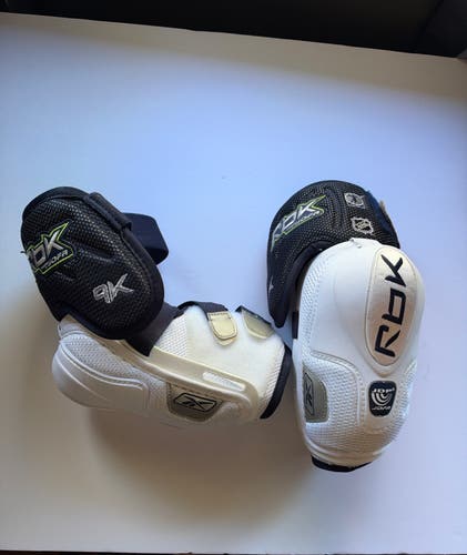Senior Medium Reebok 9K Elbow Pads (Used)