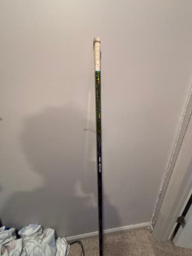 Intermediate Bauer Vapor Flylite Left Hand Hockey Stick P28 55 Flex (New)