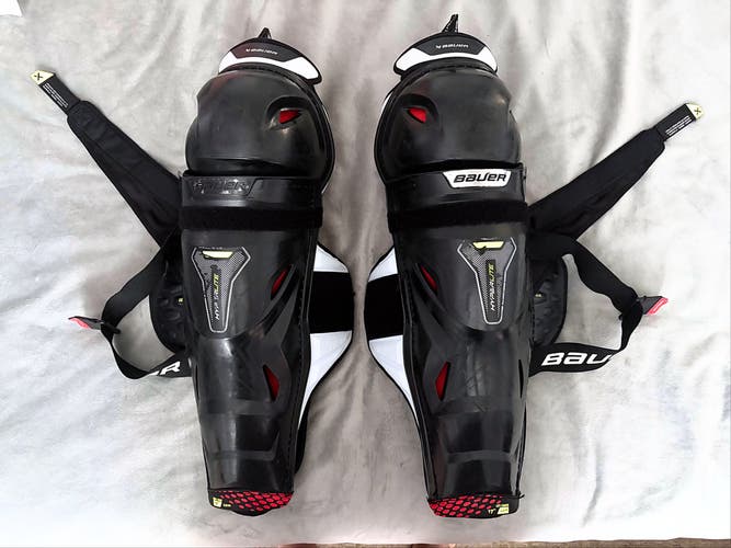 Senior Bauer Vapor Hyperlite 17" Shin Pads (Used)