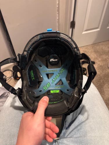 Medium Bauer Re-Akt 85 Helmet (New)