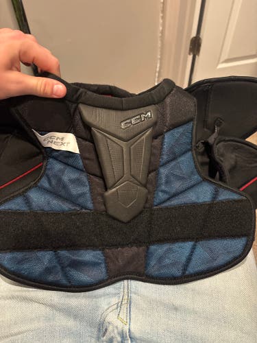 Men's Medium Senior CCM Next Shoulder Pads (Used)
