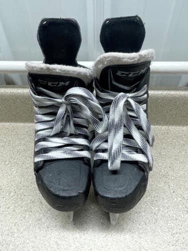 CCM Tacks 9050 Hockey Skates Regular Width Size 2 (Used)
