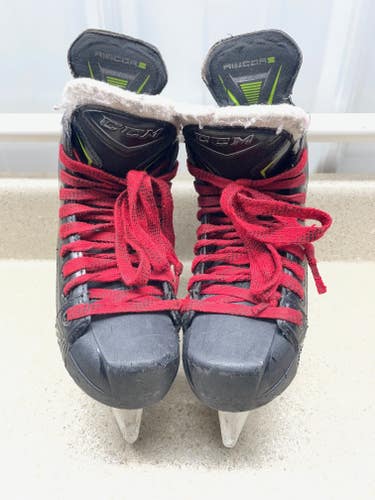CCM Ribcor 76K Hockey Skates Regular Width Size 1.5 (Used)