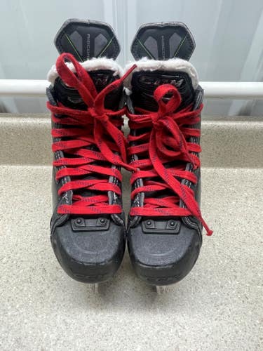 CCM Ribcor 90K Hockey Skates Regular Width Size 2.5 (Used)