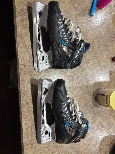 2024 True Catalyst 7x4 Hockey Goalie Skates Regular Width 9.5 (Used)