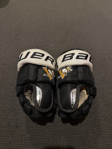 Pittsburgh Penguins Elite Bauer Vapor Team Gloves 10" (Used)