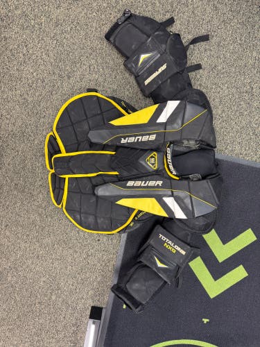 XL Bauer Goalie Chest Protector (Used)