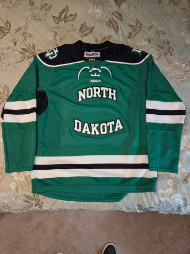 Green North Dakota Large Reebok Jersey (Used)