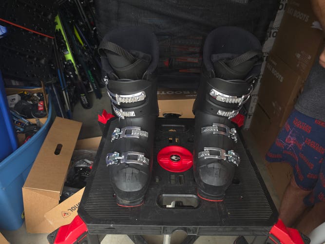 Used – Atomic Hawx Magna R Ski Boots – Mondo 29/29.5