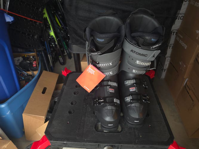 NEW – Atomic Prime 110S Ski Boots – Flex 110 – Mondo 28/28.5