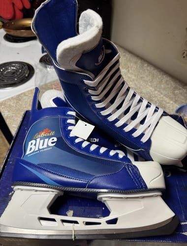 NEW LABATT BLUE PROMOTIONAL Mens Ice Skates Size 12 US BEER PILSNER adult senior