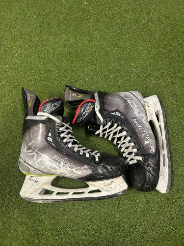 2021 Bauer Vapor Hyperlite Hockey Skates Regular Width 10 (Used)
