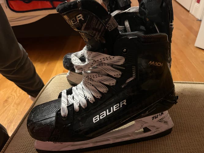 Black 2022 Bauer Supreme Mach Hockey Skates Pro Stock 10.5 (Used)