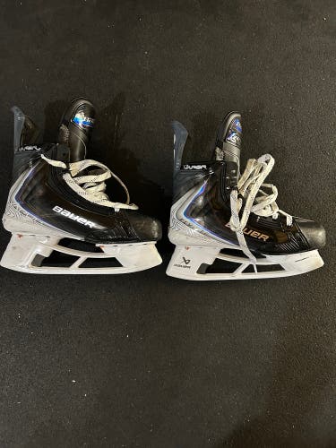 2025 Bauer Vapor Flylite Hockey Skates Regular Width 7.5 (Used)