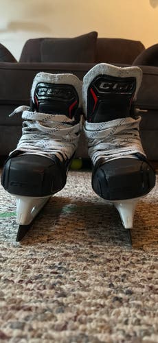 Black/White 2019 CCM JetSpeed FT2 Hockey Skates 7.5 (Used)