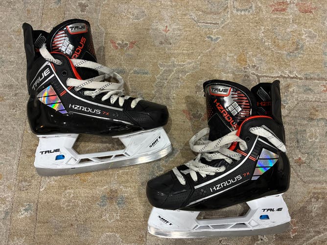 2023 True HZRDUS 7x Hockey Skates Regular Width 8 (Used)