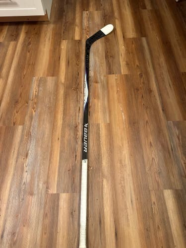 Intermediate Bauer Vapor Flylite Right Handed Hockey Stick P28 55 Flex (Used)