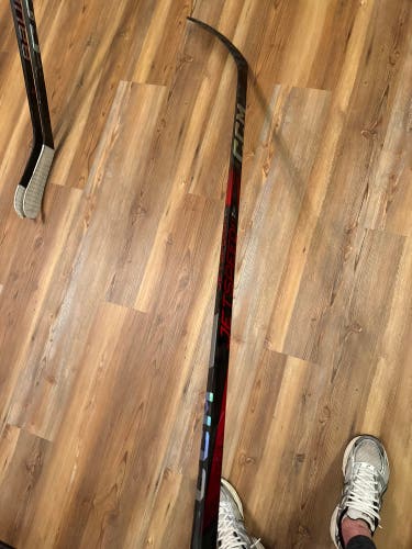Intermediate CCM JetSpeed FT7 Pro Right Handed Hockey Stick P28 65 Flex (Used)