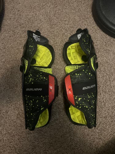 Junior Bauer Vapor 3X 11" Shin Pads (Used)