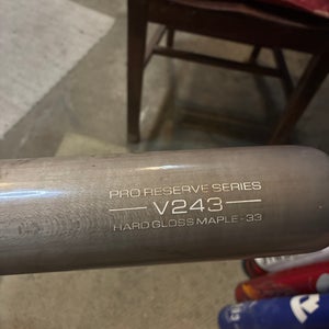 2019 Victus V243 Maple Bat (-3) 31 oz 33" (Used)
