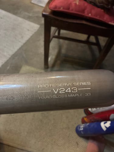 2019 Victus V243 Maple Bat (-3) 31 oz 33" (Used)