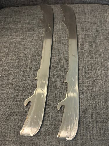 Bauer Fly X Hockey Steel Runners Size 263 Good Condition