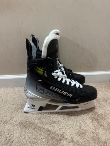 Like new Bauer Vapor Hyperlite 2 Hockey Skates (size 9)