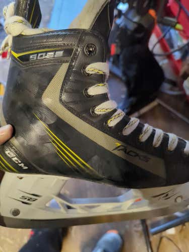 Black/Yellow 2014 CCM Tacks 5052 Hockey Skates Regular Width Size 6D