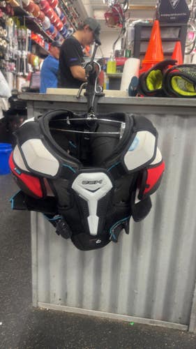 Used CCM JETSPEED FT6 Junior Shoulder Pads LG 11337-S000499179