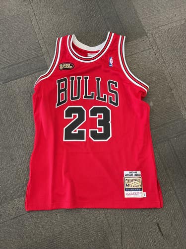 Used Mitchell BULLS JORDAN Basketball Adult Top Red LG 11614-S000245945