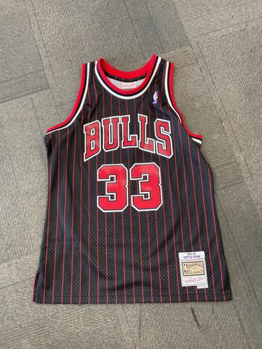 Used Mitchell BULLS PIPPEN Basketball Adult Top Black LG 11614-S000245946