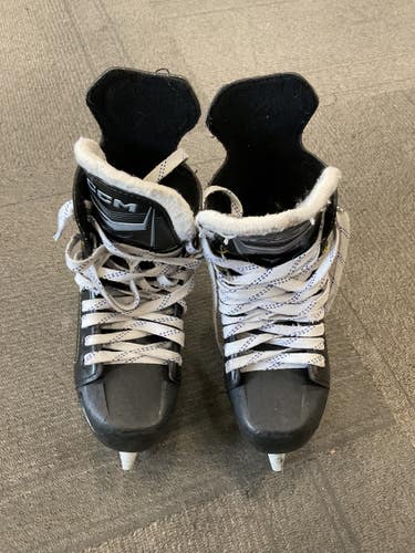 Used CCM A27 Intermediate Hockey Skate Intermediate 4.0 11614-S000245944