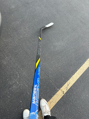 Senior Bauer Vapor Hyperlite 2 Right Handed Hockey Stick P92 82 Flex Pro Stock (Used)