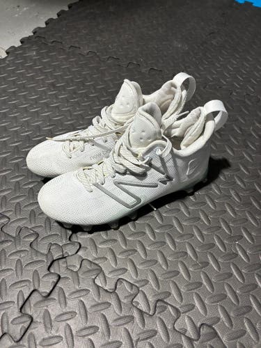 White Men's Size M 8.0 (W 9.0) Adult New Balance Freeze 4.0 Mid Top Turf Cleats (Used)