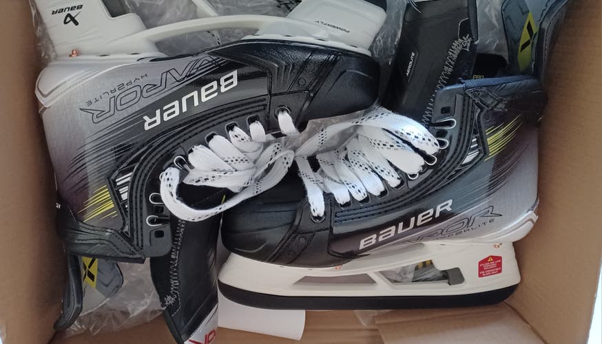 Bauer Vapor Hyperlite 2 Hockey Skates Size 5 (New)